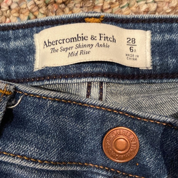 Abercrombie & Fitch Super Skinny Ankle Mid Rise jean size 28/6 - Picture 3 of 3